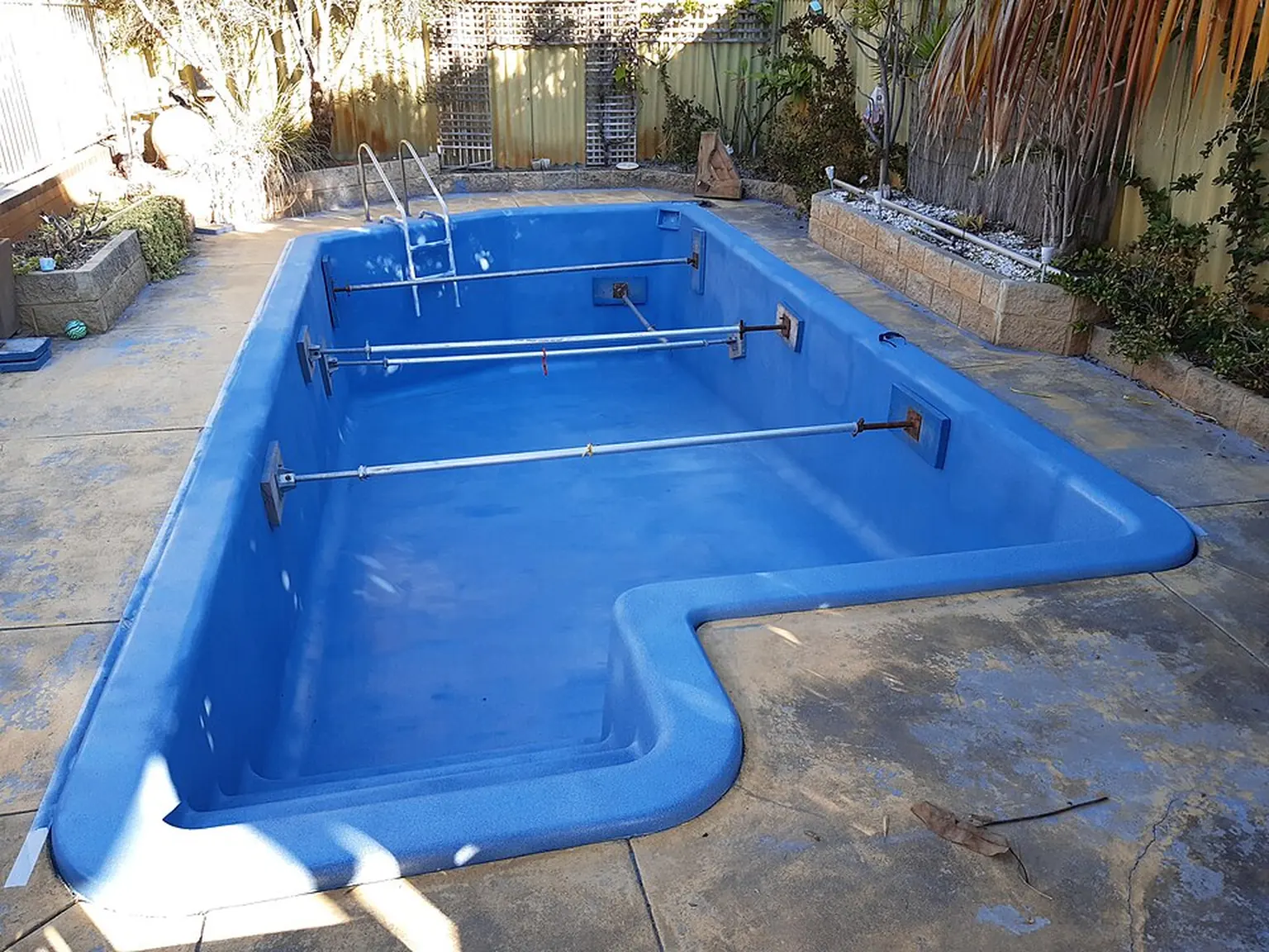Fibreglass pool interior refurbishment in Perth with temporary bracing in place